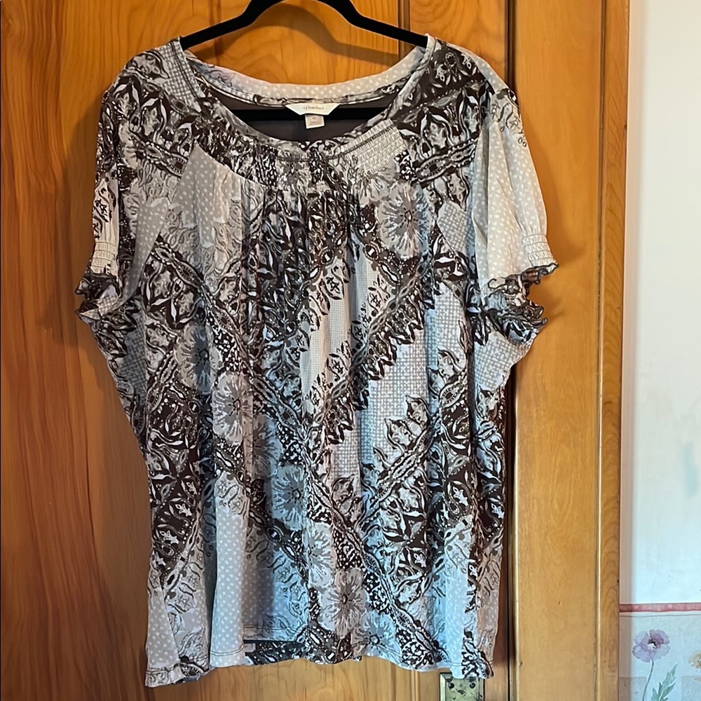 CJ Banks Black and White Graphic Short Sleeve Blouse